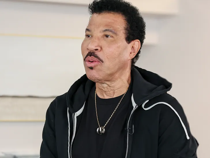 Lionel Richie Hospitalized After St. Louis Concert.